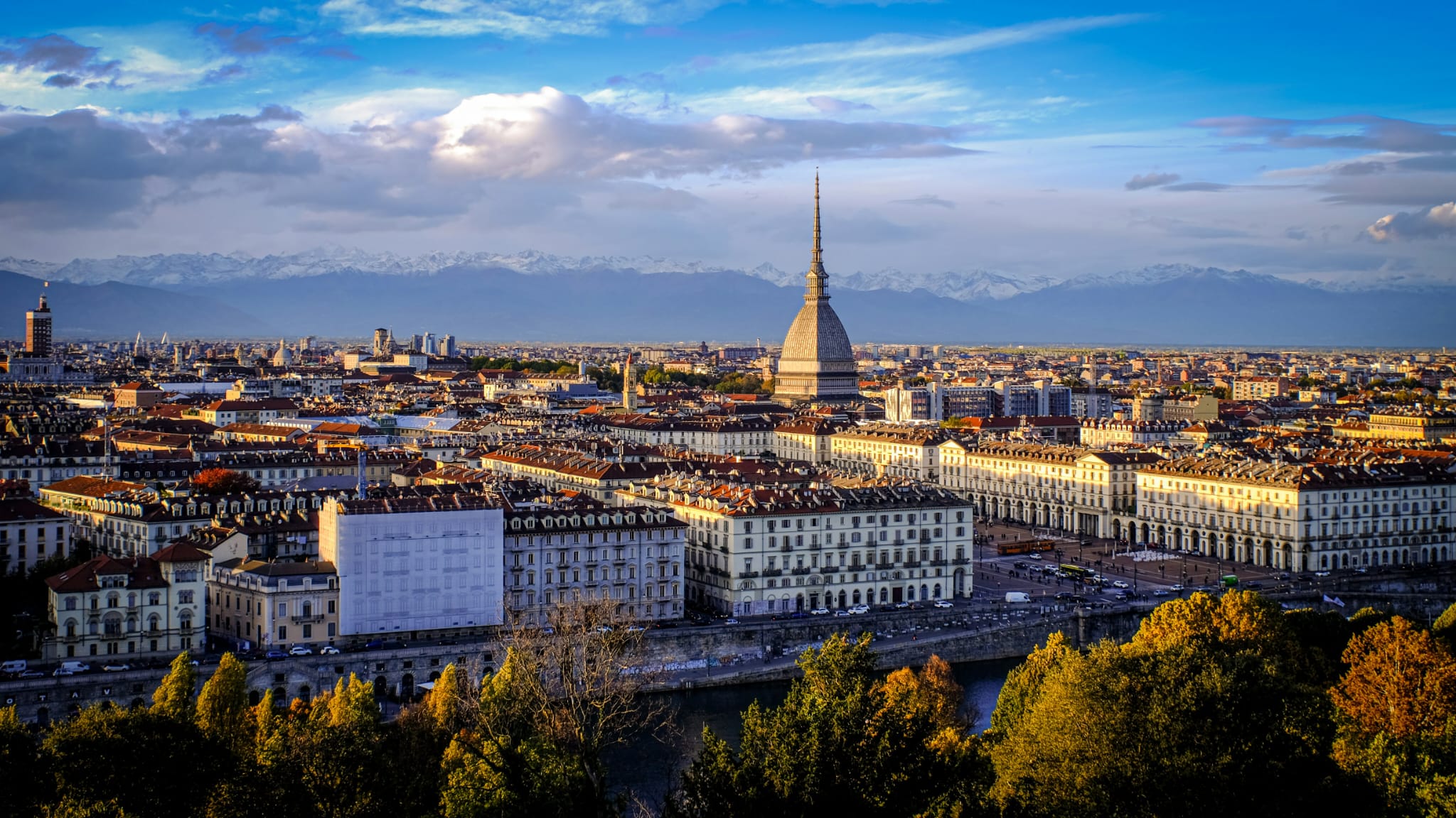 Skyline di Torino con la Mole Antonelliana